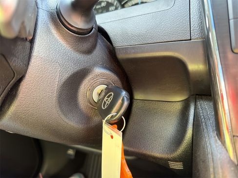 Used 2014 Toyota Camry SE image 31