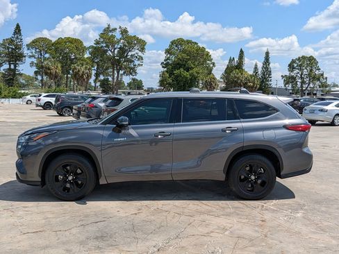 Used 2021 Toyota Highlander XLE FWD image 5