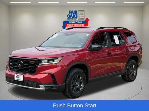 Used 2025 Honda Pilot TrailSport image 4