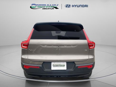 Used 2022 Volvo XC40 T4 R-Design w/ Climate Package image 7