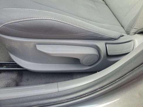 Used 2024 Hyundai Elantra SEL FWD image 17