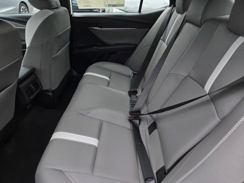 Used 2026 Toyota Camry SE w/ Convenience Package FWD image 11