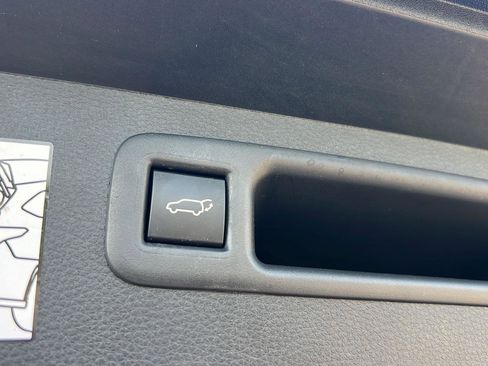 Certified 2024 Toyota Highlander XLE image 34