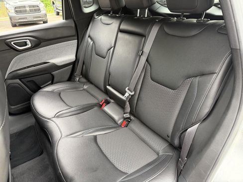 Used 2024 Jeep Compass Latitude AWD/4WD image 17