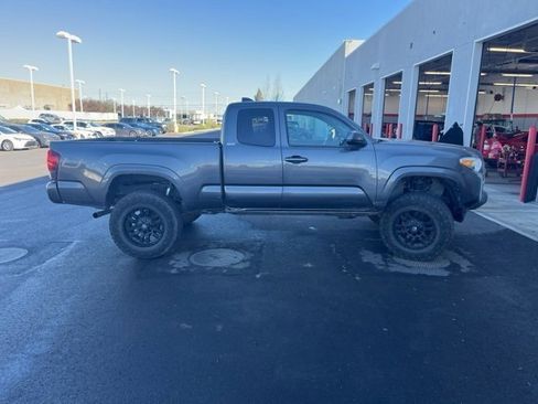 Used 2023 Toyota Tacoma SR image 4