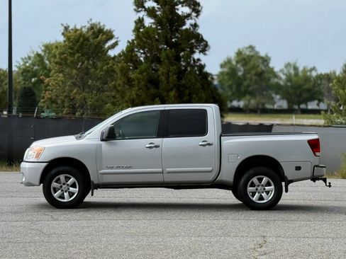 Used 2011 Nissan Titan SV w/ SV Premium Utility Pkg AWD/4WD image 8