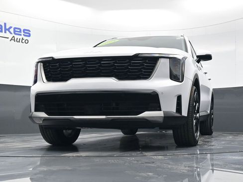 Certified 2025 Kia Sorento EX w/ Panoramic Sunroof Package image 30