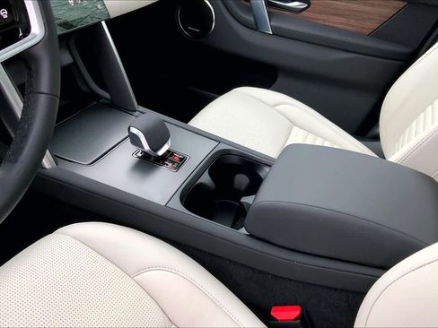 Used 2025 Land Rover Discovery Sport S image 15