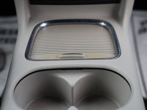 Used 2019 Dodge Grand Caravan SXT FWD image 32
