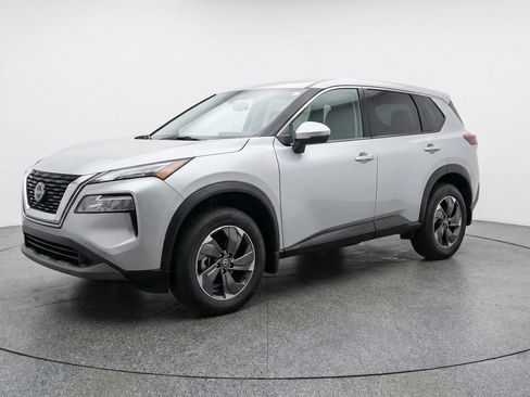 Used 2025 Nissan Rogue SV image 3