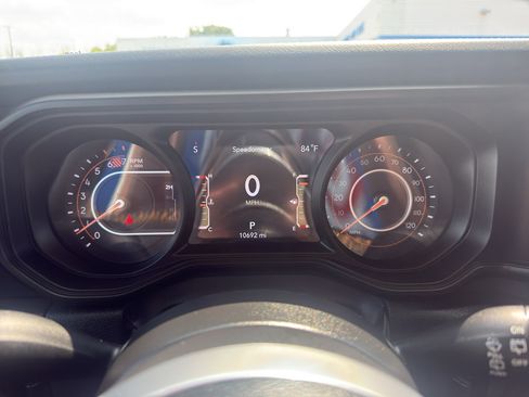 Used 2024 Jeep Wrangler Unlimited Sahara w/ Technology Group AWD/4WD image 16