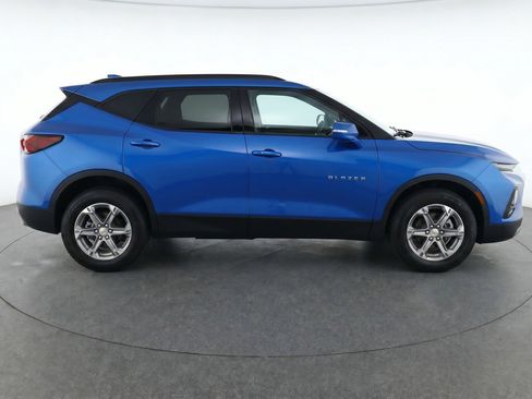 Used 2025 Chevrolet Blazer LT FWD image 11