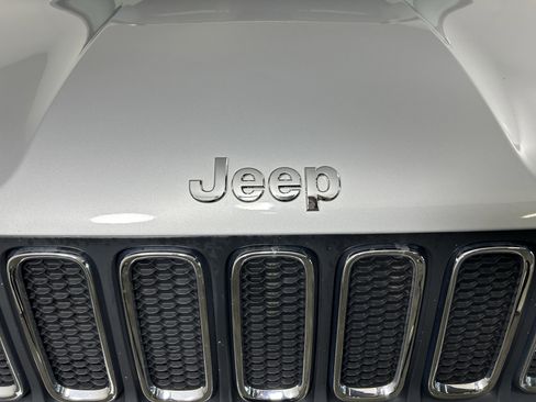 Used 2015 Jeep Renegade Latitude w/ Popular Equipment Group FWD image 9