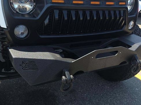 Used 2018 Jeep Wrangler Unlimited Rubicon w/ Connectivity Group AWD/4WD image 14