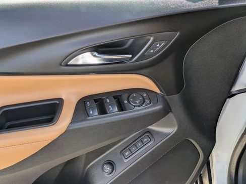 Used 2018 Chevrolet Equinox Premier image 12