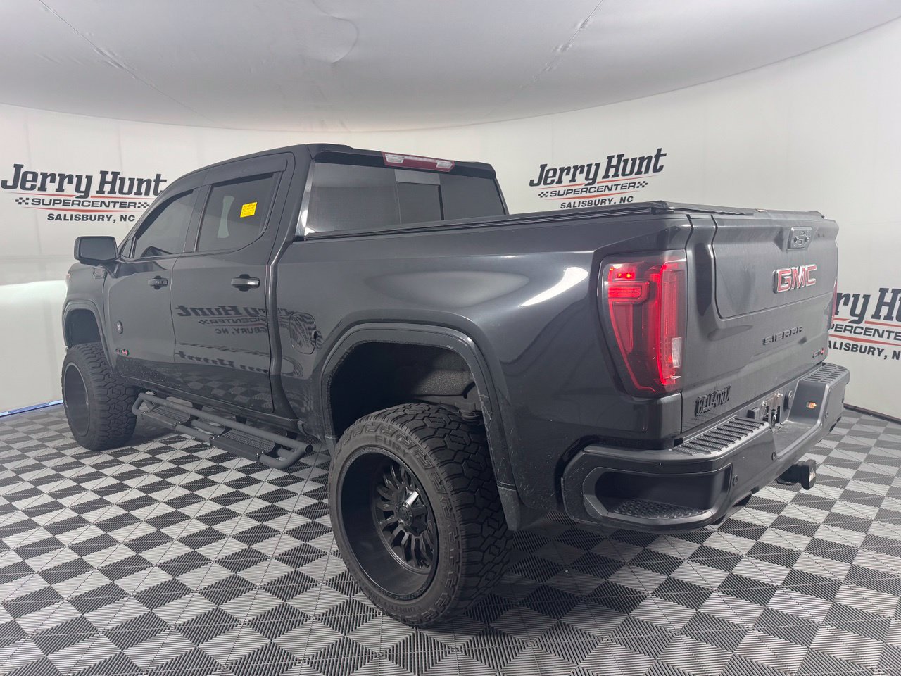 Used 2023 GMC Sierra 1500 AT4 w/ AT4 Preferred Package AWD/4WD image 8