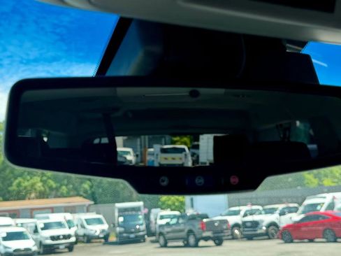 Used 2017 Chevrolet Suburban Premier AWD/4WD image 25