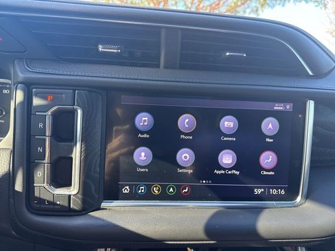 Used 2021 GMC Yukon Denali w/ Denali Premium Package image 20