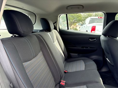 Used 2019 Nissan Leaf SV w/ SV Technology Package image 8
