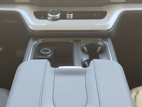 New 2026 Ford Expedition Active RWD image 17