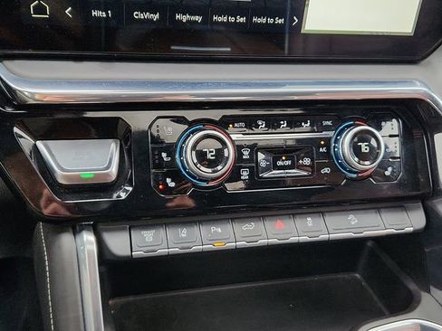 Used 2025 GMC Sierra 2500 Denali Ultimate image 15