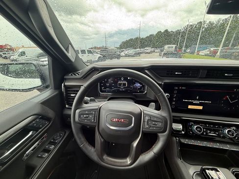 Used 2025 GMC Sierra 1500 AT4 w/ AT4 Premium Package AWD/4WD image 9