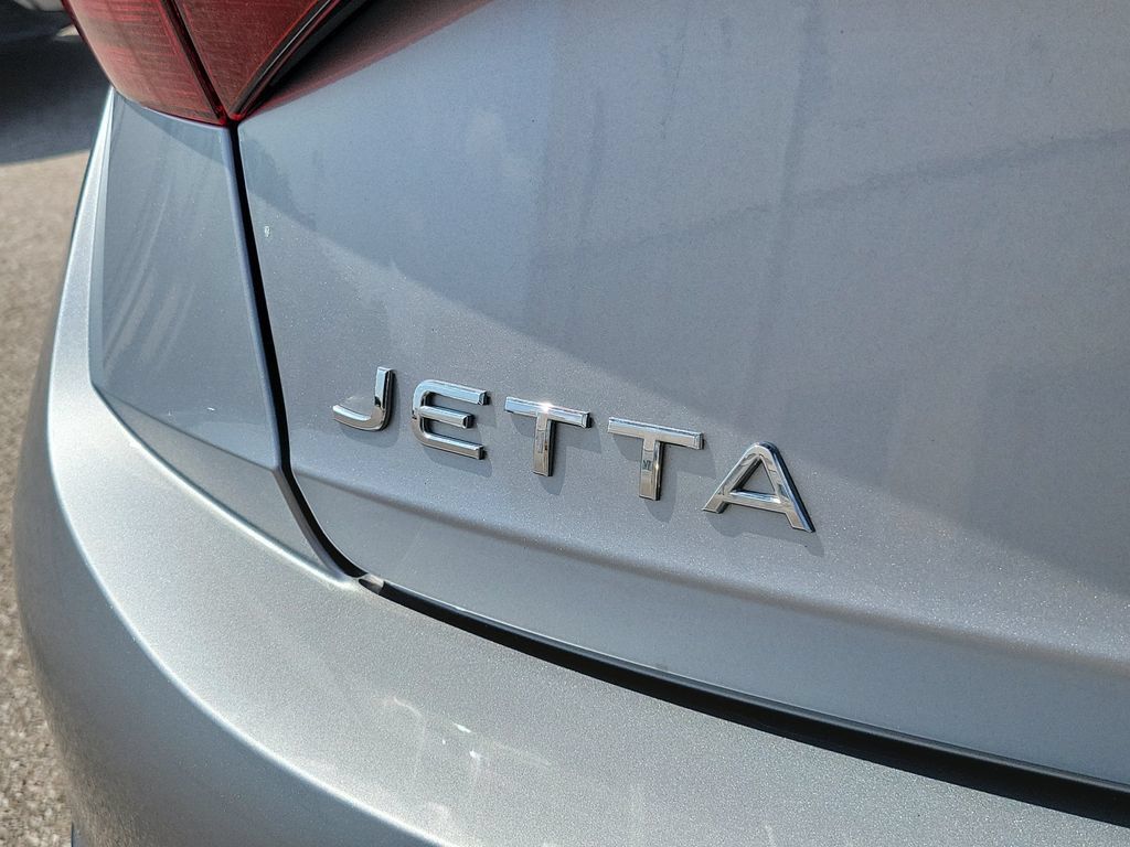 Used 2024 Volkswagen Jetta SE FWD image 7