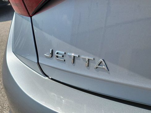 Used 2024 Volkswagen Jetta SE FWD image 7