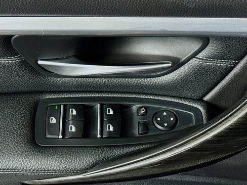 Used 2018 BMW 330i Sedan w/ Executive Package RWD image 23
