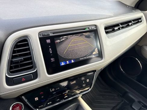Used 2017 Honda HR-V EX image 16