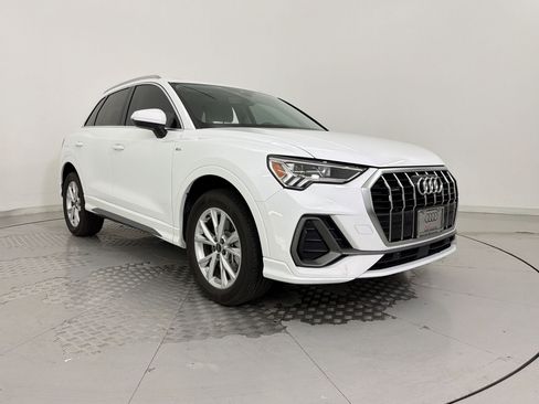 Certified 2025 Audi Q3 2.0T Premium w/ Convenience Package image 7