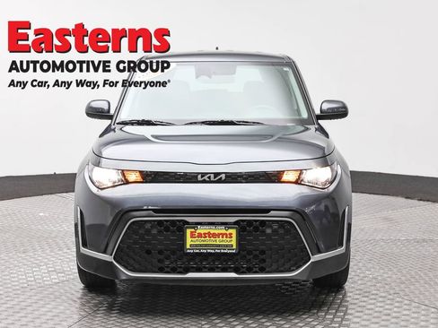 Used 2023 Kia Soul LX w/ LX Technology Package FWD image 2