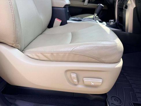 Used 2014 Toyota 4Runner Limited AWD/4WD image 13