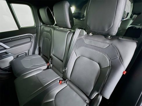 Used 2024 Land Rover Defender 130 X-Dynamic SE image 25
