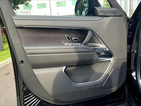 New 2025 Land Rover Range Rover SE image 10