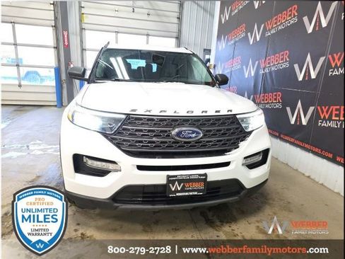 Used 2021 Ford Explorer XLT w/ Equipment Group 202A image 3