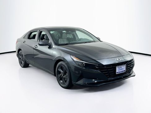 Used 2023 Hyundai Elantra SEL FWD image 3
