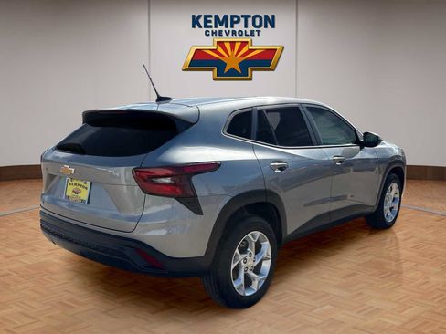 Used 2025 Chevrolet Trax LS w/ LS Convenience Package FWD image 6