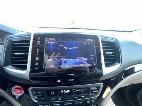 Used 2017 Honda Pilot Touring image 32