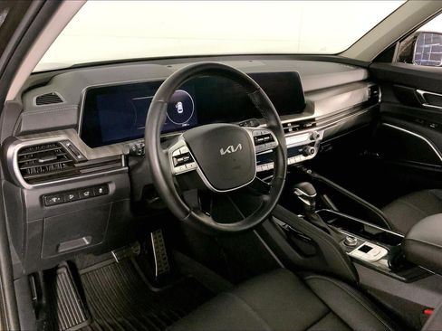 Certified 2025 Kia Telluride SX w/ SX Captain's Chair Package AWD/4WD image 14