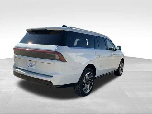 New 2026 Lincoln Navigator L Reserve AWD/4WD image 6