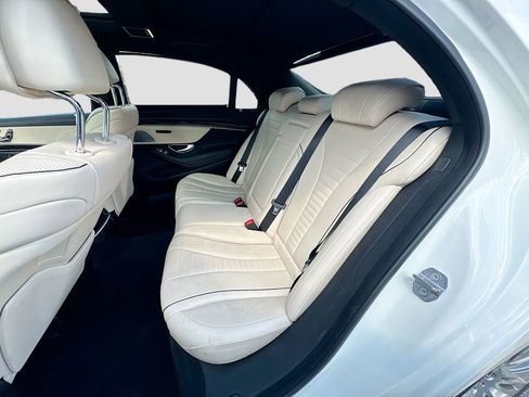 Used 2020 Mercedes-Benz S 560 Sedan w/ Premium Package image 27