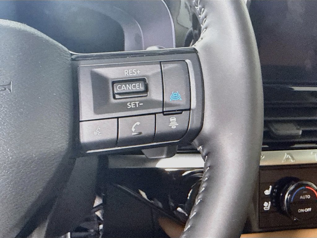 Certified 2026 Nissan Pathfinder Platinum AWD/4WD image 23