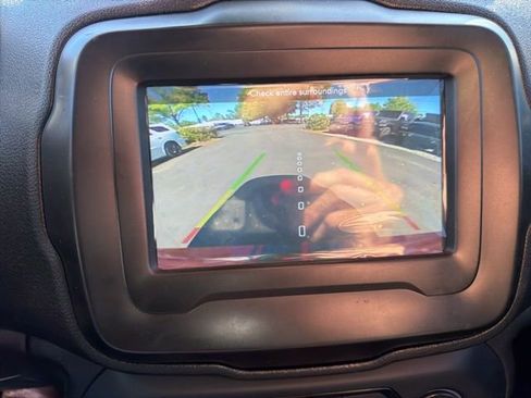 Used 2018 Jeep Renegade Altitude image 25