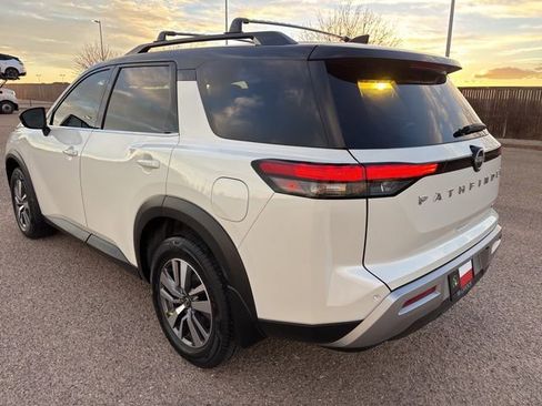 Certified 2023 Nissan Pathfinder SL w/ Lighting Package (N92) image 4