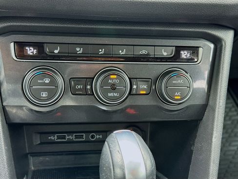 Used 2020 Volkswagen Tiguan SE image 12