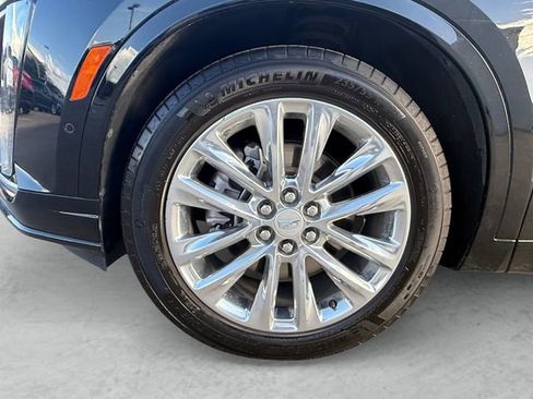Used 2024 Cadillac XT6 Premium Luxury w/ Technology Package FWD image 23