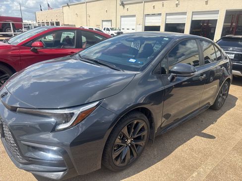 Used 2025 Toyota Corolla SE image 1