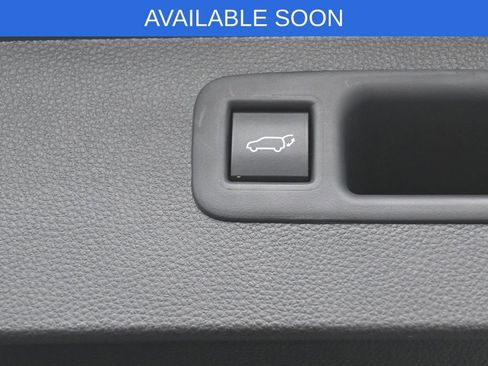 Used 2022 Toyota Highlander XLE AWD/4WD image 32