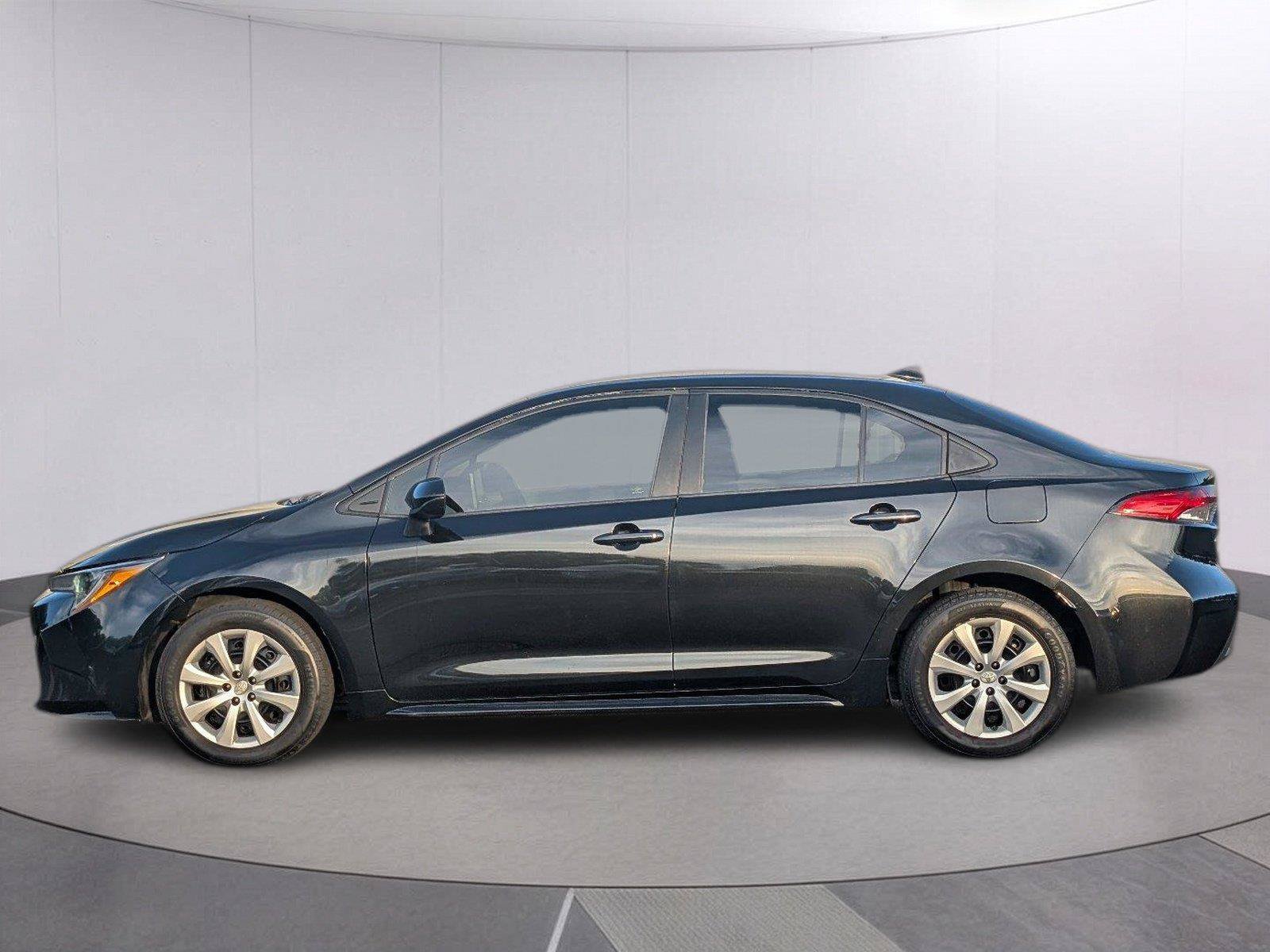 Used 2020 Toyota Corolla LE FWD image 2